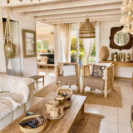 Tatil Evi Californien Superbe Piscine Lagon Dans La Residence, A 1km, St Tropez 7km! Gassin