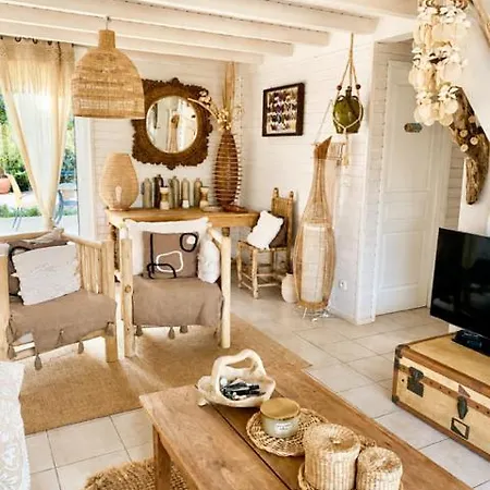 Tatil Evi Californien Superbe Piscine Lagon Dans La Residence, A 1km, St Tropez 7km! Gassin