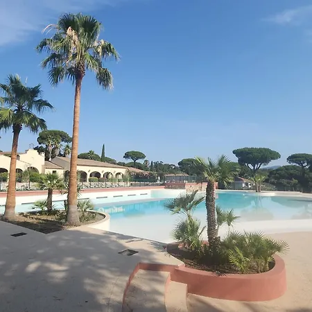 Nyaraló Californien Superbe Piscine Lagon Dans La Residence, A 1km, St Tropez 7km!